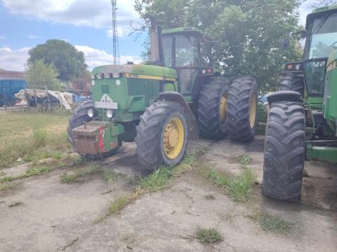 John Deere 4755 ikerkerékkel