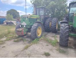 John Deere 4755 ikerkerékkel