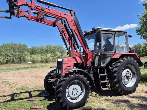 Mtz 820.2 traktor homlokrakodóval