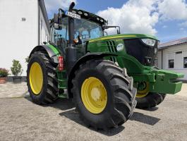 John Deere 6215R