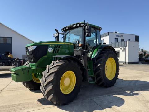 John Deere 6215R