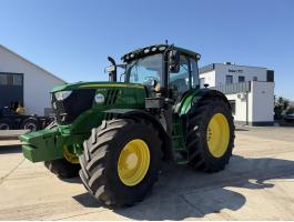 John Deere 6215R