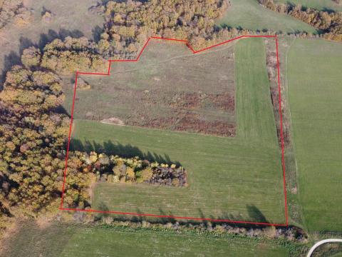 16,5 hektár (165689m²) szántó Tapolcától 20km-re Taliándörögdön eladó 16,5 hektár (165689m²) szántó Tapolcától 20km-re Taliándörögdön eladó
