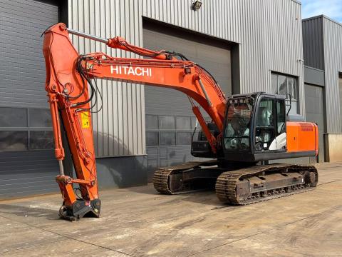 Hitachi ZX210 LC – 6 / 2016 / 9157 üzemóra / Lízing 20%-tól