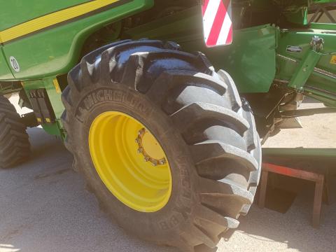 Michelin kombájn gumi 650/75 R32 Michelin kombájn gumi 650/75 R32