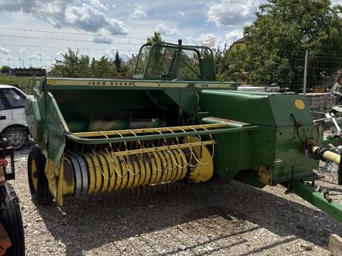 John Deere 342 kiskocka bálázó John Deere 342 kiskocka bálázó