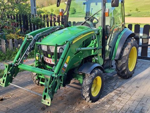 John Deere 3038