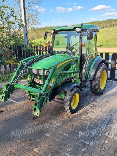 John Deere 3038