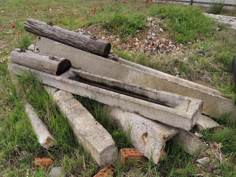 Eladó beton gyámok