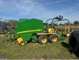 JOHN DEERE 578 BÁLÁZÓ,  BÁLACSOMAGOLÓVAL EGYBEN