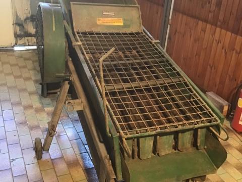 Hagymapucoló gép,  hagymatisztító gép,  hagyma szárleválasztó gép eladó