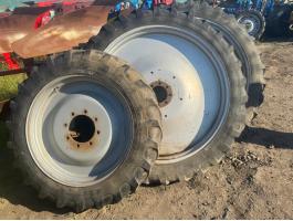 ÁPOLÓKERÉK,  MŰVELŐKERÉK GARNITÚRA DEUTZ,  JOHN DEERE,  NEW HOLLAND,  FERGUSON,  FIAT stb. TRAKTORRA 270/95R48 és 270/95r32,,, 11.2-48 és 11.2-32