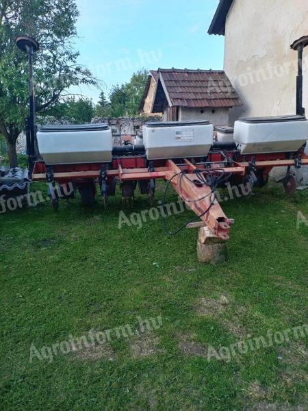 Massey Ferguson vontatott kivitelű 6 soros szemenkénti vetőgép eladó