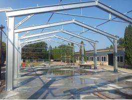 8m x 20m x4m könnyűszerkezetes csarnokváz tervezéssel,  szereléssel