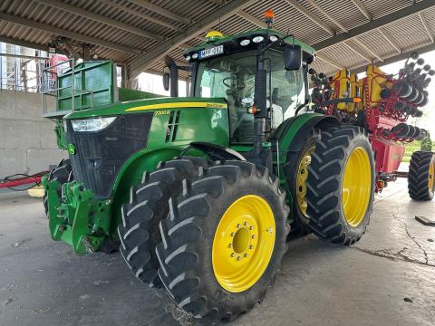 John Deere 7200R traktor, front hidraulika, 6,8 literes motor, IVT 50 km/h, ISOBUS csatlakozó, AutoTrac ready, iTEC, híd+fülke rugózás John Deere 7200R traktor, front hidraulika, 6,8 literes motor, IVT 50 km/h, ISOBUS csatlakozó, AutoTrac ready, iTEC, híd+fülke rugózás