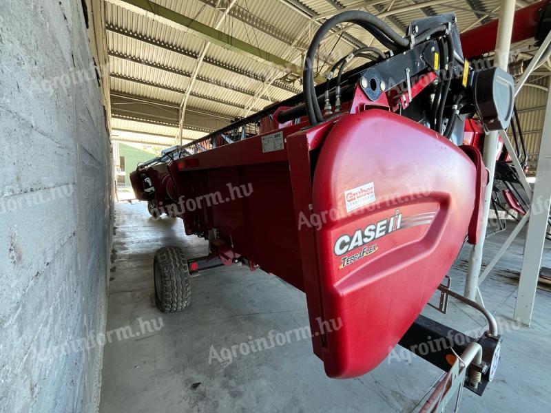 Case IH Terraflex 7.6 méteres vágóasztal