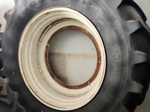 580/70R42 Firestone gumival szerelt hátsókerék New Holland felnivel