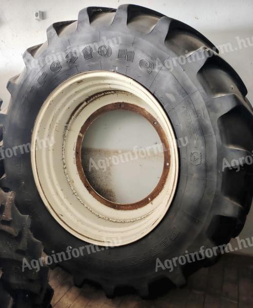580/70R42 Firestone gumival szerelt hátsókerék New Holland felnivel