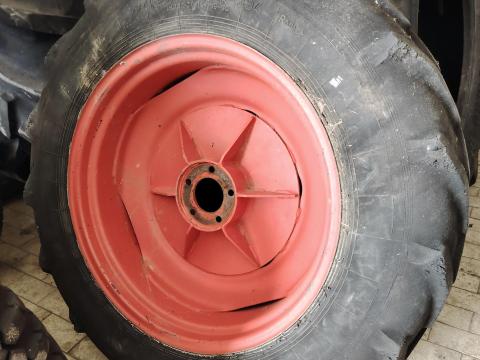 12,4R28 szerelt kerék 12,4R28 szerelt kerék