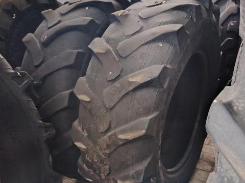 360/70R24 gumi, kopott, de szerkezetileg jó álapotú 360/70R24 gumi, kopott, de szerkezetileg jó álapotú