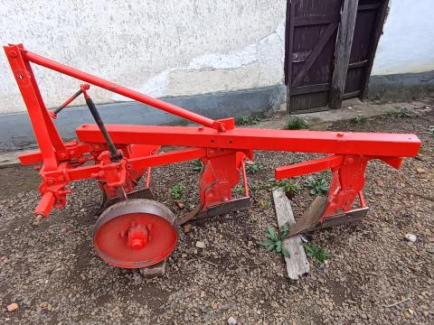 PLN-335 orosz 3 fejes ágyeke