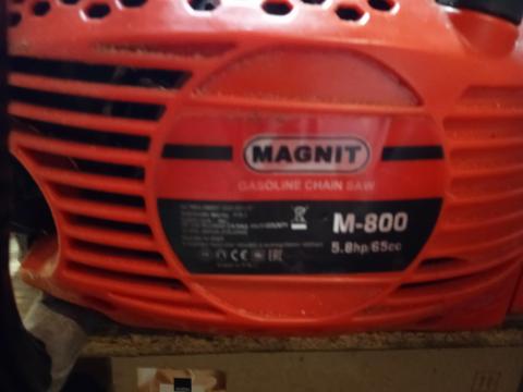 Magnit M800 benzinmotoros láncfűrész eladó! 65 ccm, 5,8 lóerő Magnit M800 benzinmotoros láncfűrész eladó! 65 ccm, 5,8 lóerő