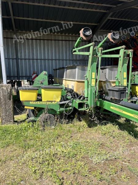 John Deere 1770
