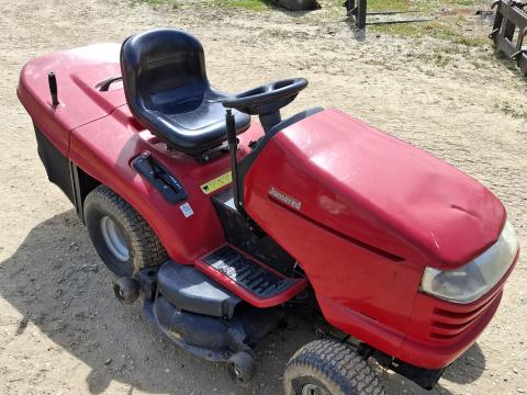 Fűnyíró traktor Fűnyíró traktor