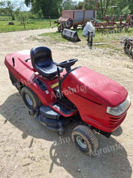 Fűnyíró traktor