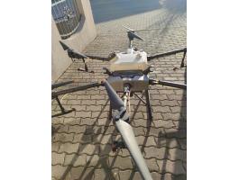 DJI Agras T30 komplett permetező szett - alacsony üzemóra, kiváló akkumulátorokkal, ÁFÁ-s számlával
