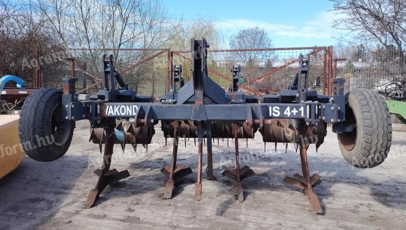 Vakond IS 4+1 talajlazító,  elmunkáló hengerrel