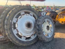ÁPOLÓKERÉK,  MŰVELŐKERÉK GARNITÚRA,  JOHN DEERE,  NEW HOLLAND,  FERGUSON,  FIAT stb. TRAKTORRA 270/95R48 és 270/95r32,,, 11.2-48 és 11.2-32