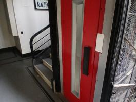 Vas ajtó - korábbi lift ajtók jó áron eladók