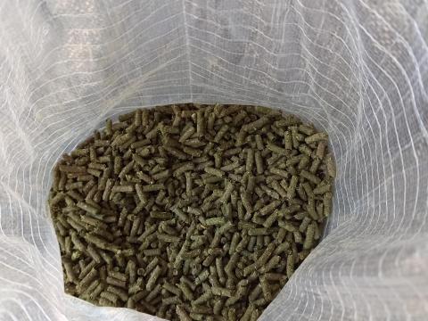 Eladó lucerna pellet és bála