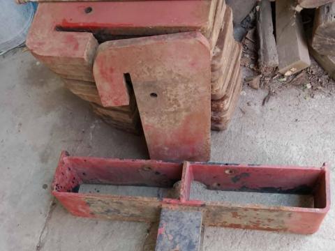 MTZ orsúly, készített, 16 db, 15 kg/db, gyári tartóval, menetes szárral eladó MTZ orsúly, készített, 16 db, 15 kg/db, gyári tartóval, menetes szárral eladó