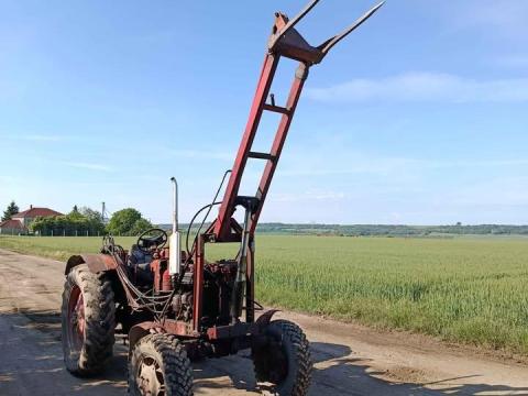 MTZ 52-es traktor homlokrakodóval eladó MTZ 52-es traktor homlokrakodóval eladó