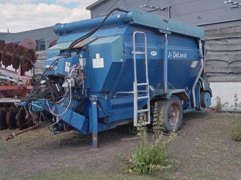DeLaval takarmánykeverő és etetőkocsi, 2006-os évjárat DeLaval takarmánykeverő és etetőkocsi, 2006-os évjárat