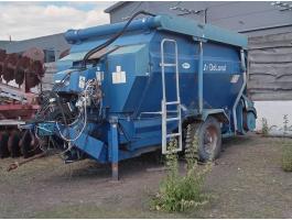 DeLaval takarmánykeverő és etetőkocsi,  2006-os évjárat