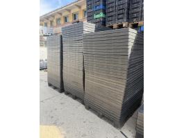 Használt 120×100 cm HDPE műanyag konténer fedő – masszív, ipari
