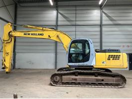 New Holland E 215 / 2006 / 8 111 üzemóra / Lízing 20%-tól