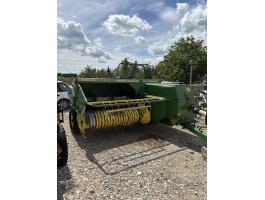 John Deere 342 kiskocka bálázó