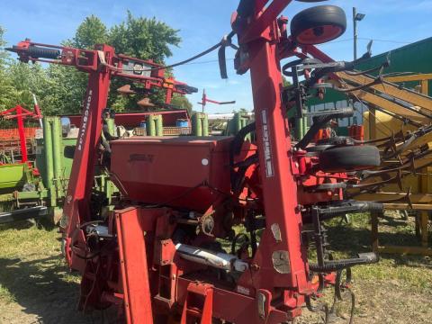 KONGSKILDE VIBRO CORN, 6 SOROS RUGÓSKAPÁS SORKÖZMŰVELŐ KULTIVÁTOR MŰTRÁGYAADAGOLÓVAL . HIDRAULIKUS NYITÁS-CSUKÁS KONGSKILDE VIBRO CORN, 6 SOROS RUGÓSKAPÁS SORKÖZMŰVELŐ KULTIVÁTOR MŰTRÁGYAADAGOLÓVAL . HIDRAULIKUS NYITÁS-CSUKÁS