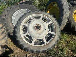 ÁPOLÓKERÉK,  MŰVELŐKERÉK MTZ,  FENDT,  JOHN DEERE,  FERGUSON,  1PÁR 9.5-44,,,, 230/95R48