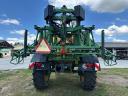 John Deere 840 vontatott permetezőgép 30 m keret, vonórúd-kormányzás, ISOBUS