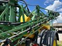 John Deere 840 vontatott permetezőgép 30 m keret, vonórúd-kormányzás, ISOBUS