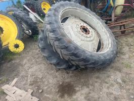 ÁPOLÓKERÉK,  MŰVELŐKERÉK GARNITÚRA NEW HOLLAND,  FERGUSON,  FENDT,  JOHN DEERE,  FIAT stb. TRAKTORRA 300/95R46 és 270/95r32,,, 12.4-46 és 11.2-32