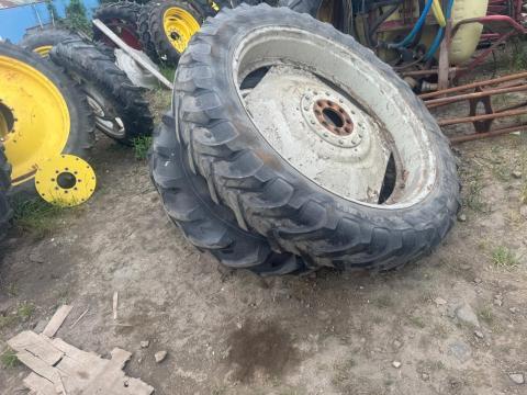 ÁPOLÓKERÉK,  MŰVELŐKERÉK GARNITÚRA NEW HOLLAND,  FERGUSON,  FENDT,  JOHN DEERE,  FIAT stb. TRAKTORRA 300/95R46 és 270/95r32,,, 12.4-46 és 11.2-32