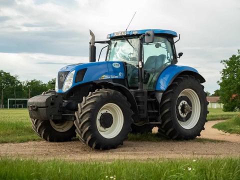 New Holland 7060
