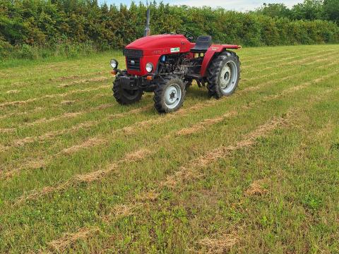Jinma 254 25Le,  kínai traktor,  550 üzemórával