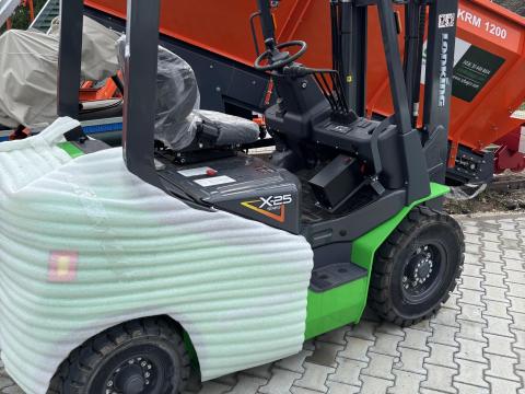 Lonking CPD25 4 kerekű, elektromos villástargonca